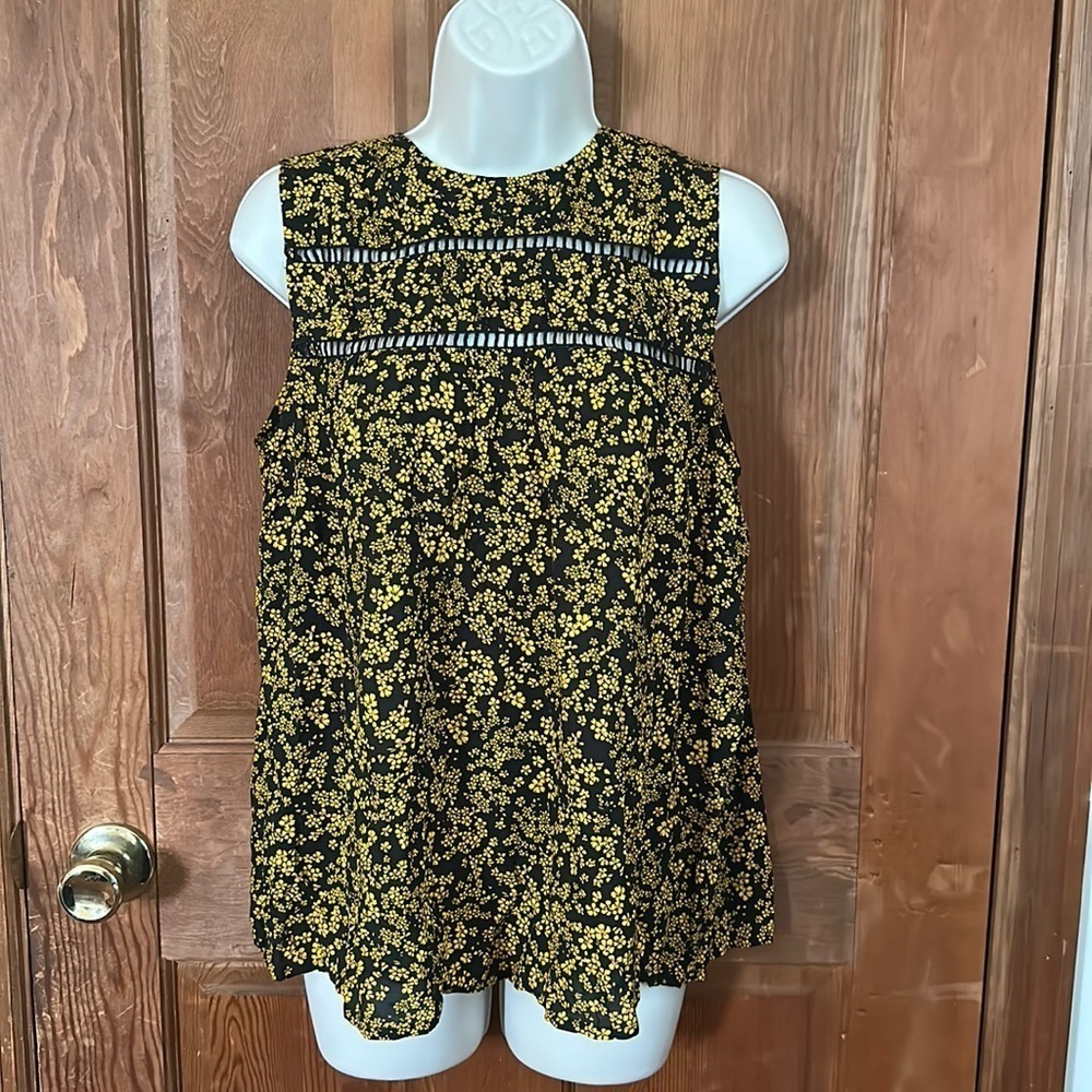 Melrose and Market Floral Sleeveless Shirt Size Medium